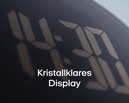 Digitales Uhrendisplay mit Anzeige 14:30 mit kristallklarem Display und integriertem Blitzerwarner unten für sicheres Fahren.