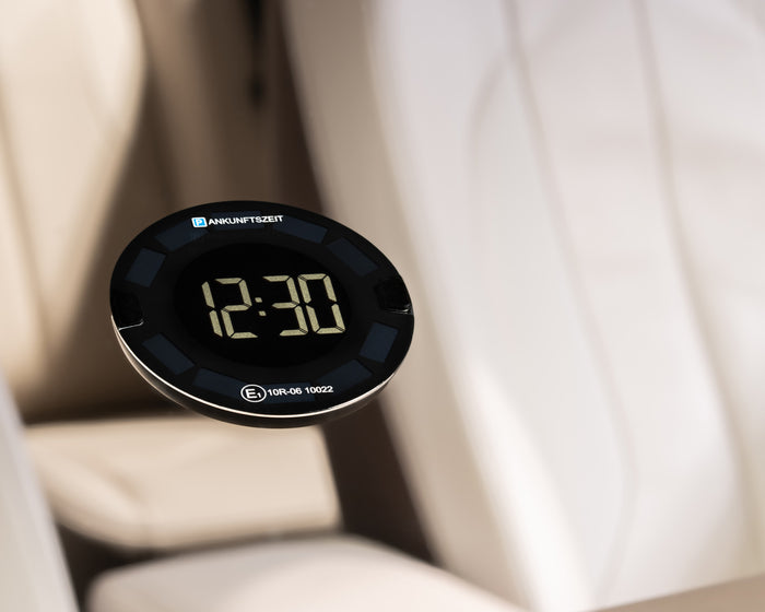 OOONO P-DISC NO3 — mounted on car windscreen in use